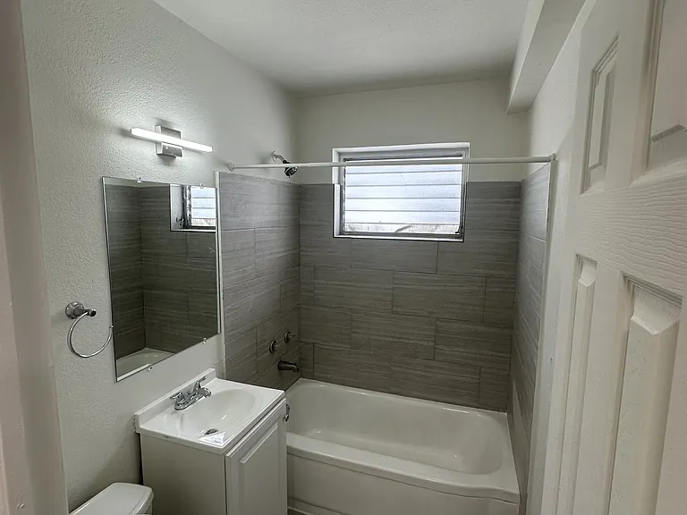1225 Normandy Dr #8 — Photo 8