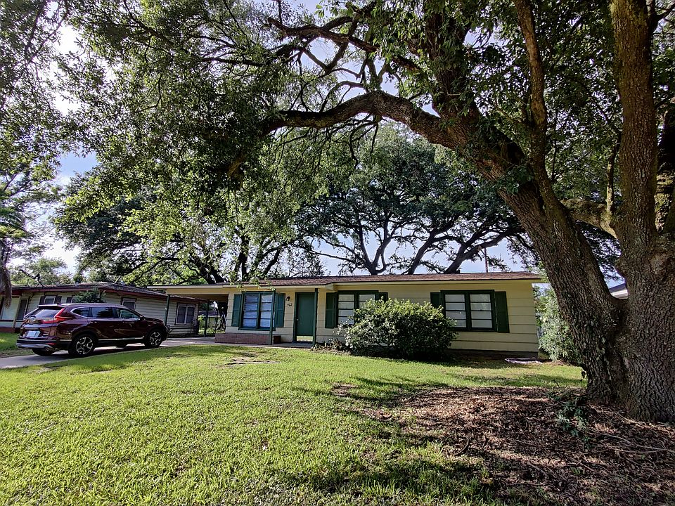 1st image of 402 Camellia Ave