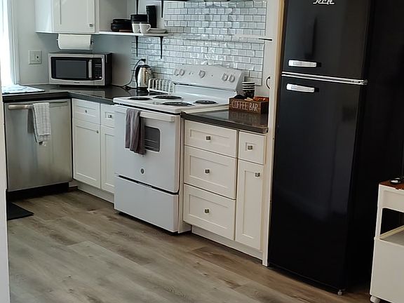 3rd image of 3289 Ingersoll Dr Unit 2
