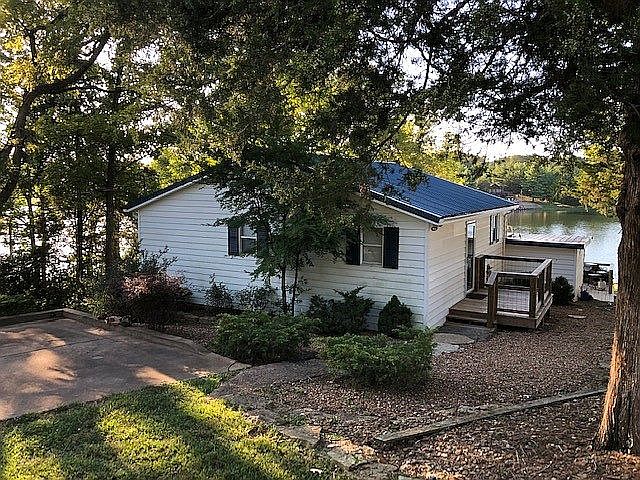 2nd image of 1703 Primrose Dr