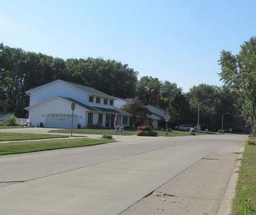 Exterior Neighborhood (street photo)