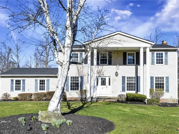 7916 Oakridge Dr, Concord Township, OH 44060