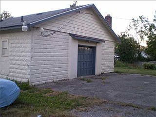 2nd image of 2444 Chase St