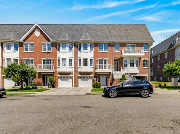 343 Soundview Lane, College Point, NY 11356
