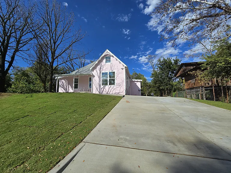 401 E Chestnut St — Photo 24