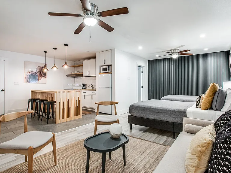 222 Dresden Dr #1 — Photo 3