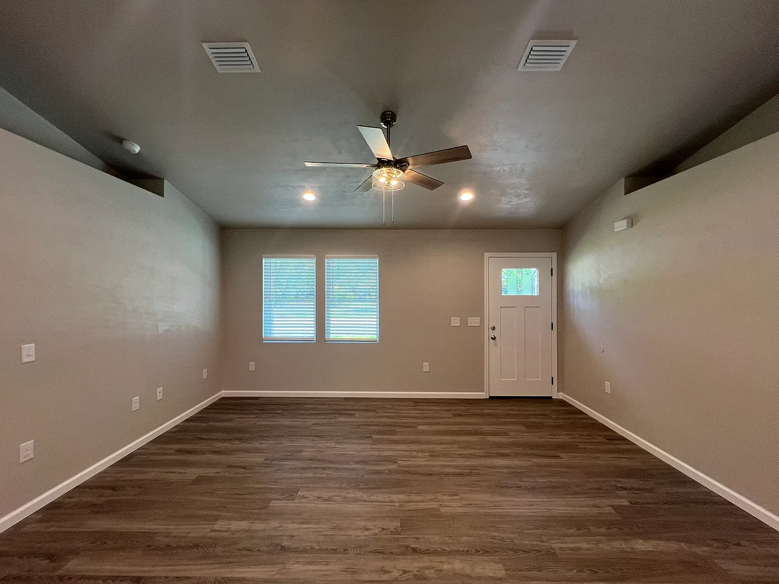 3 bed, 1100 sqft, $1,900 — Photo 3