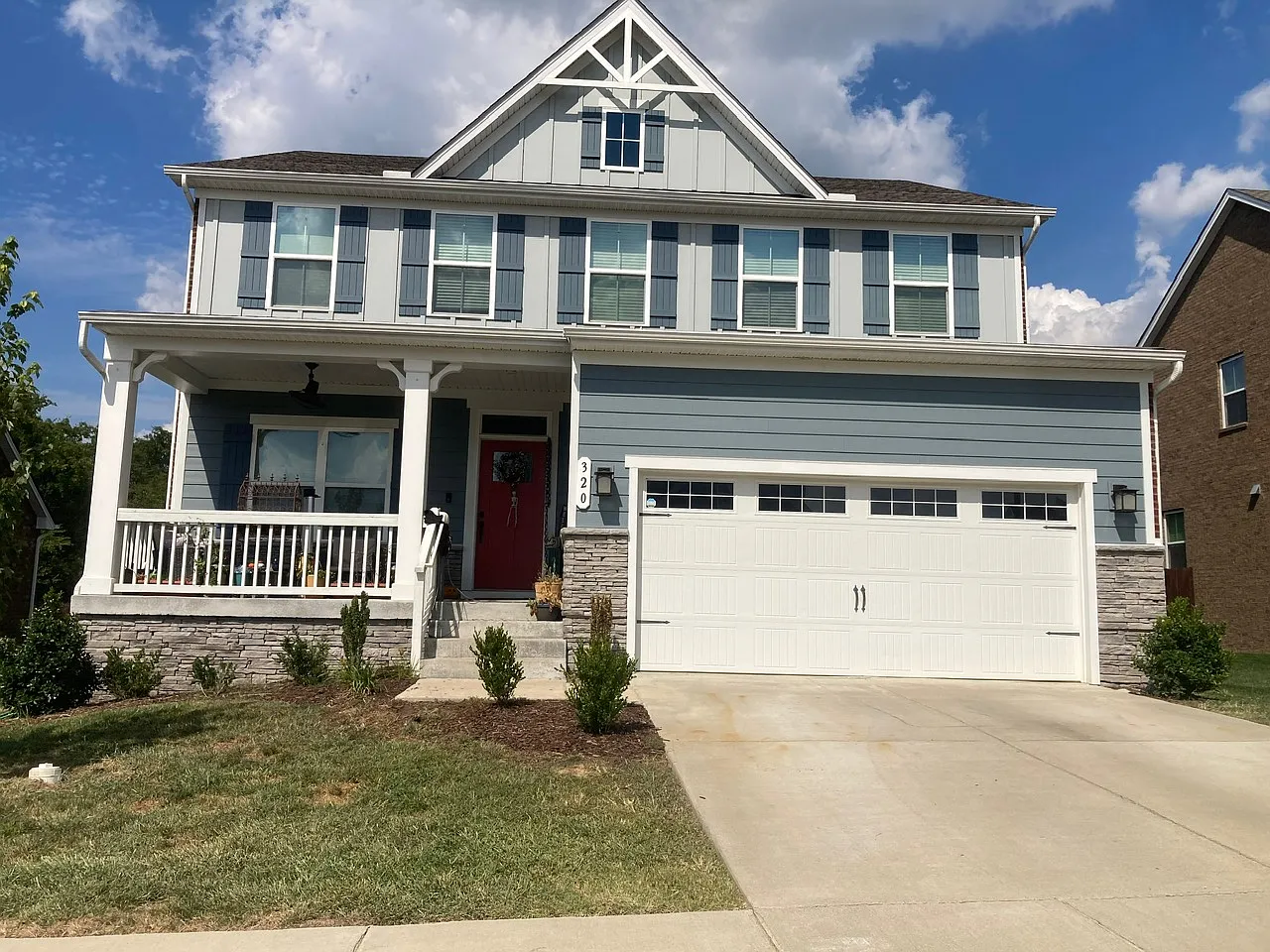 320 Oakley Dr — Photo 1