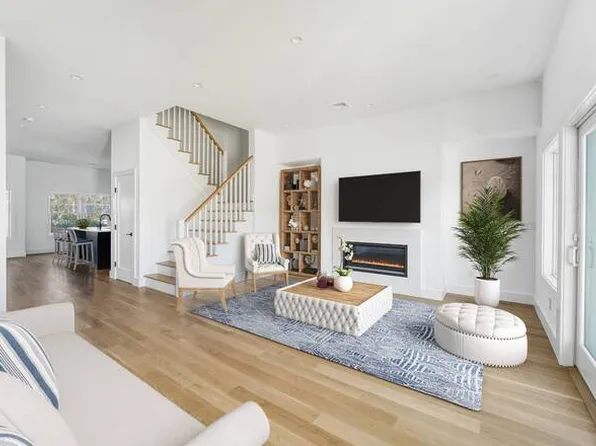 68 Foster Ave Unit 5, Hampton Bays, NY 11946