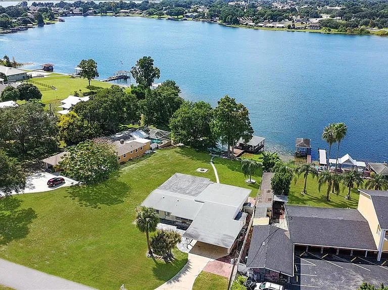117 E Lake Roy Dr SE — Photo 2