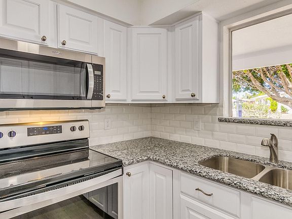 4th image of 440 N 56th Pl
