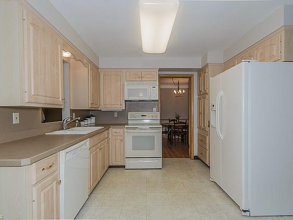 4th image of 5273 Marian Dr