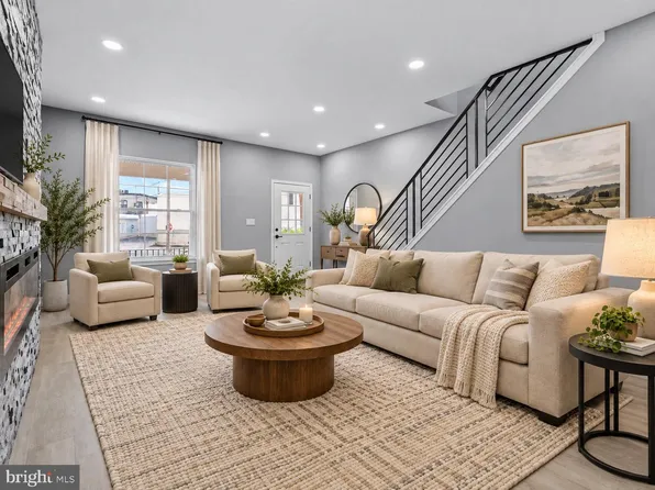 19 S 6th St, Darby, PA 19023