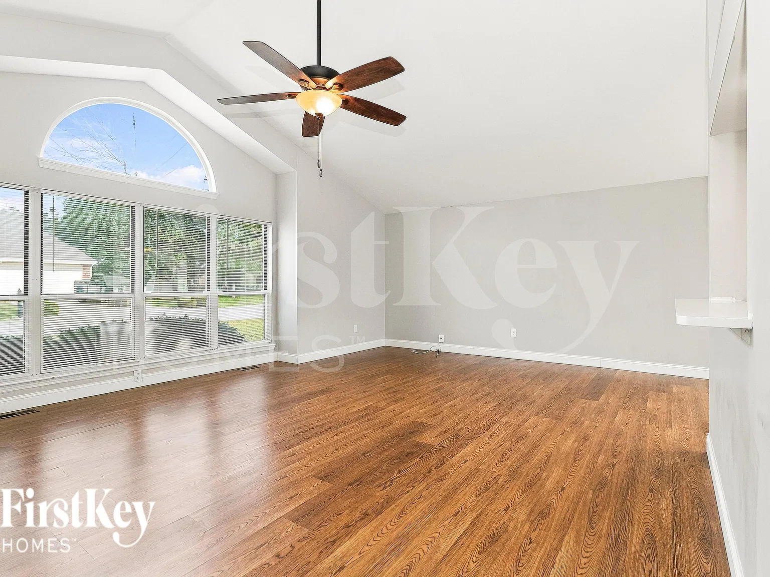 3 bed, 2.0 bath, 1483 sqft, $2,115 — Photo 3