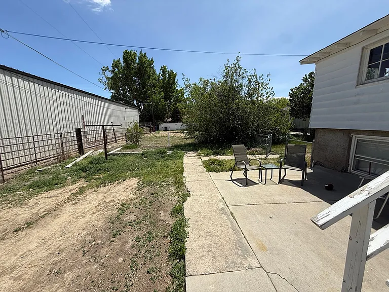 825 N Broadway Ave. — Photo 53