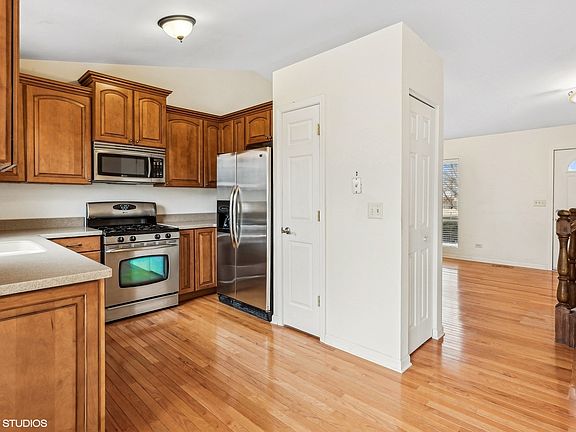 3rd image of 936 Hartwood Dr
