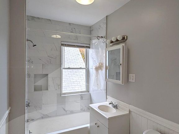 3rd image of 20 Perry St #1