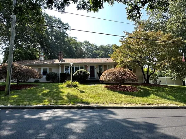 43 Westwood Rd, Lincoln, RI 02865