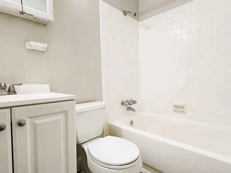 1429 Hepburn Ave #6 — Photo 9