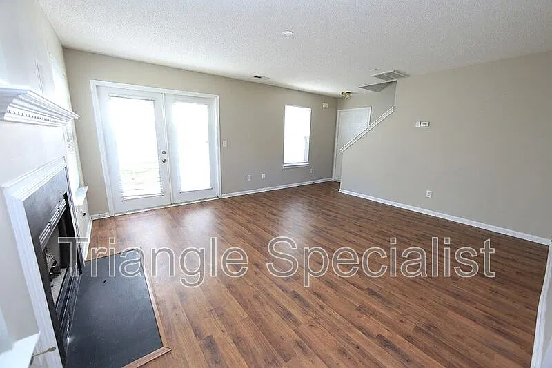 3 bed, 2.5 bath, 1400 sqft, $1,950 — Photo 4