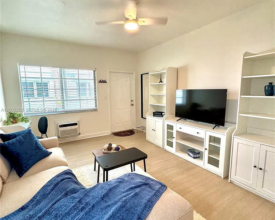 1561 Lenox Ave #6
