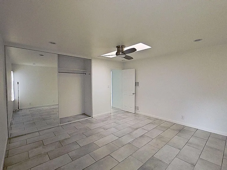 136 W Canada - Multi-unit — Photo 14