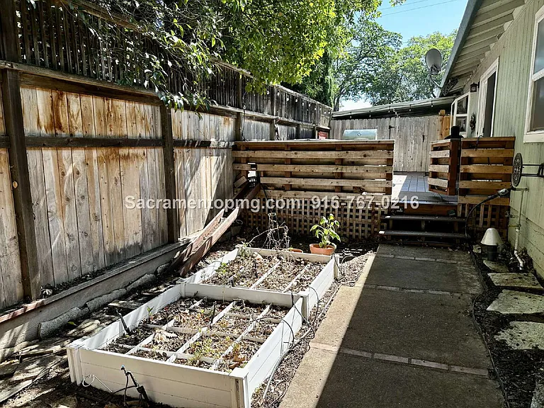 1283 Live Oak Ln — Photo 4