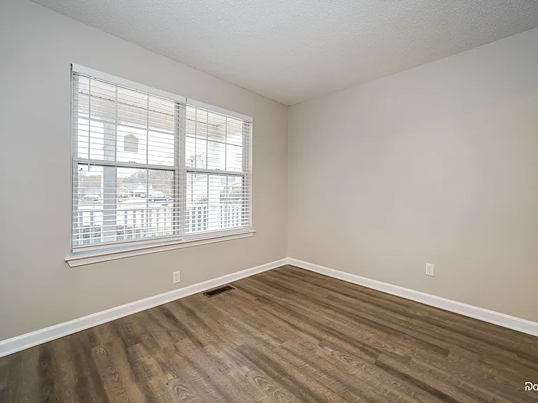 109 Bainbridge Pl — Photo 13