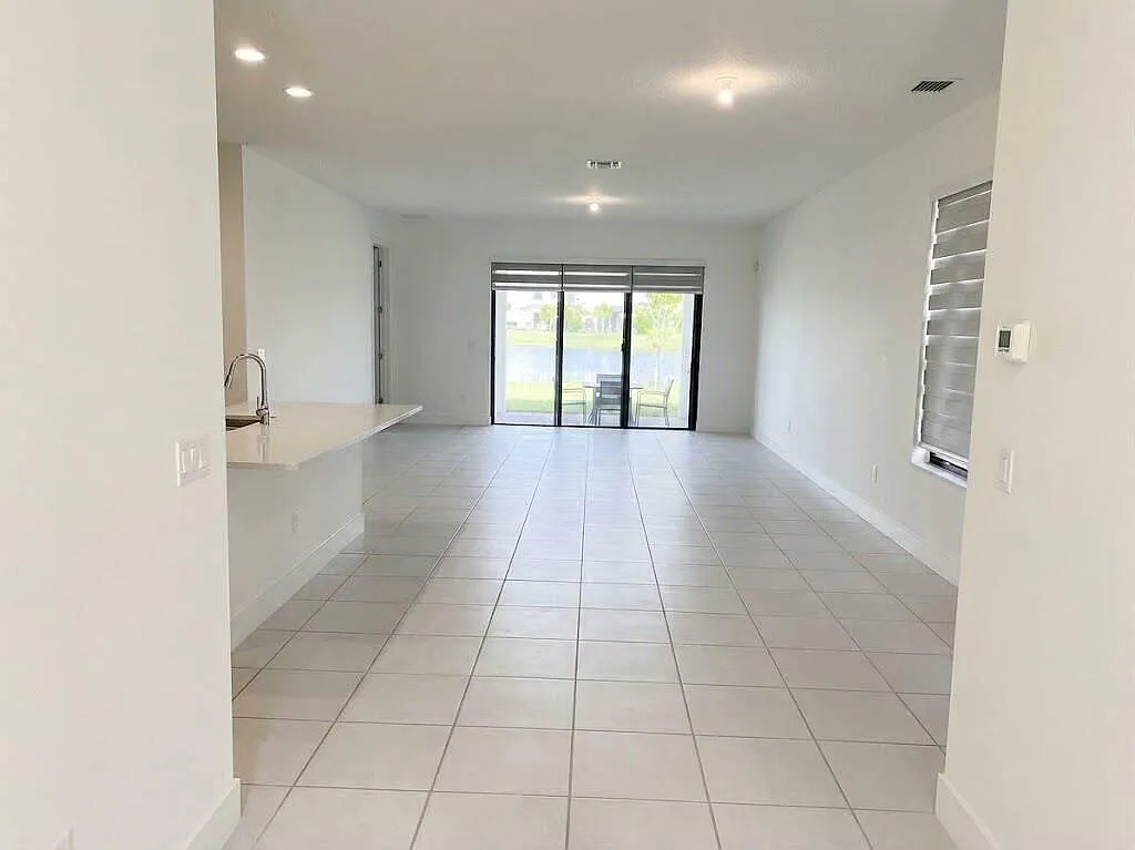 3 bed, 3.0 bath, 2110 sqft, $3,849 — Photo 3