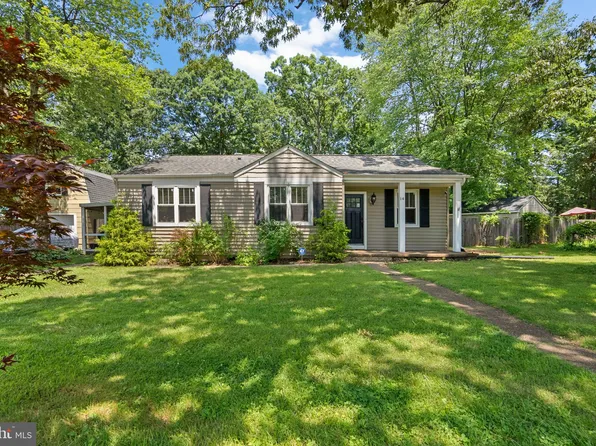 14 Fallon Dr, Pasadena, MD 21122