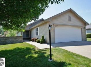 1097 Hemingway Ln, Traverse City, MI 49686