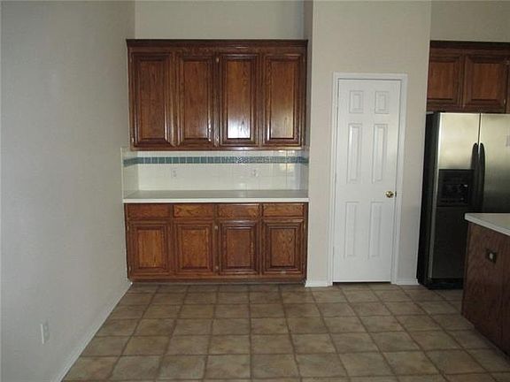 4th image of 212 Westbriar Ln