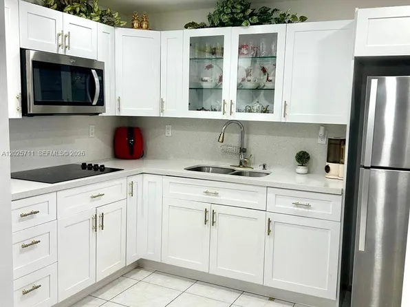 9081 Sunrise Lakes Blvd APT 113, Sunrise, FL 33322
