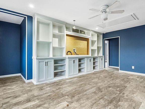 2nd image of 10 Horseshoe Ln