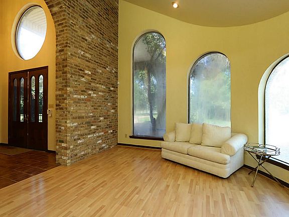 Formal Living with arched windows