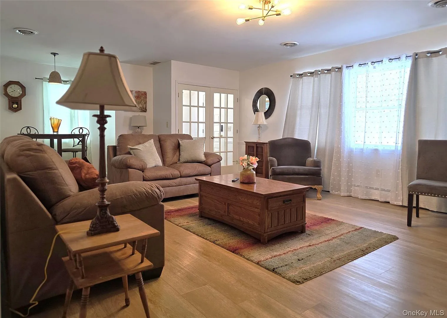 3 bed, 2.0 bath, 1600 sqft, $3,900 — Photo 4