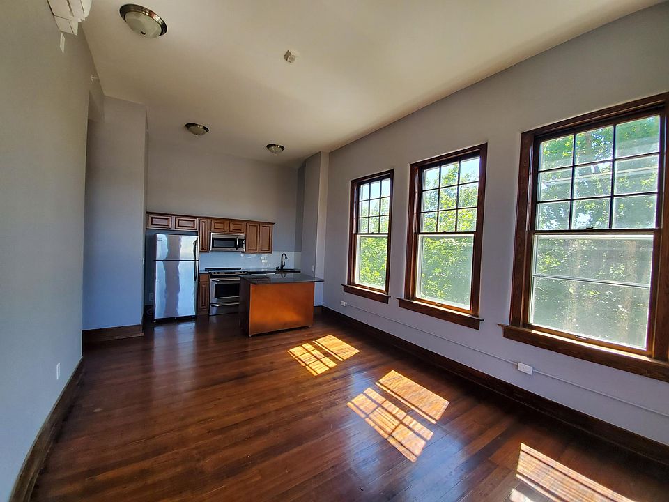 1st image of 214 W Elm St APT 301