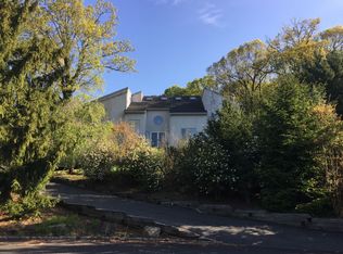 9 Roberts Rd, Randolph, NJ 07869