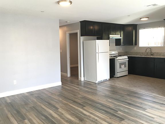 3rd image of 915 W 50th St