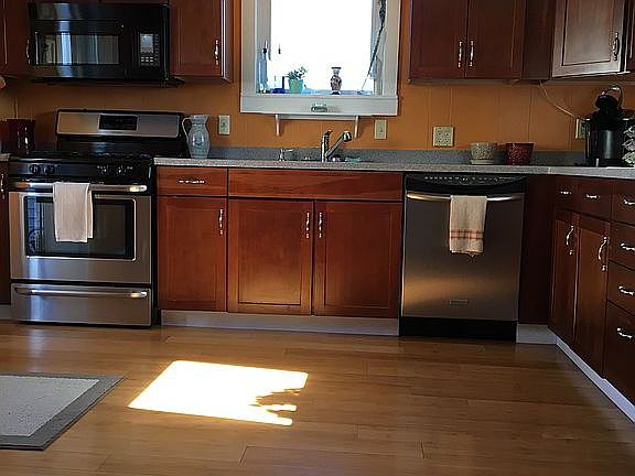 4th image of 623 Union St
