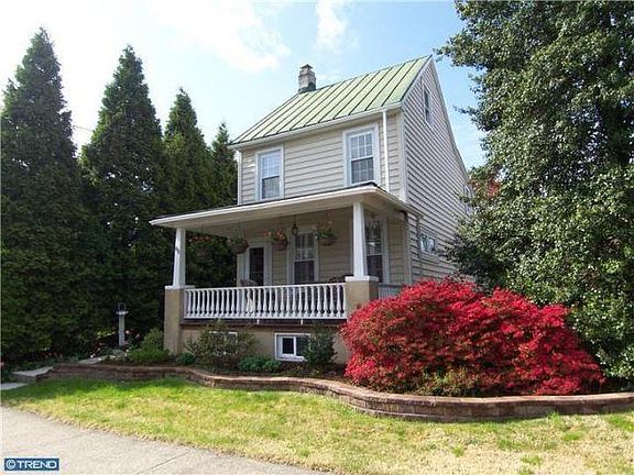 4th image of 258 Morris St