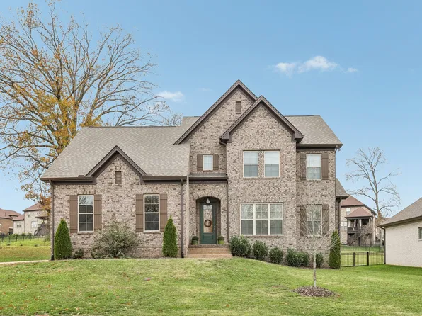 283 Crooked Creek Ln, Hendersonville, TN 37075