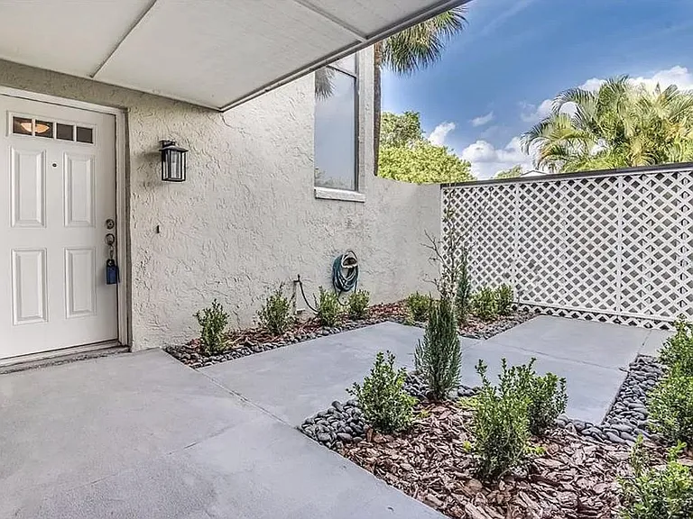 5377 Vineland Rd — Photo 21