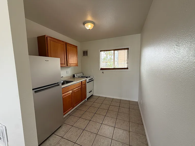 4730 W Point Loma Blvd #8 — Photo 7