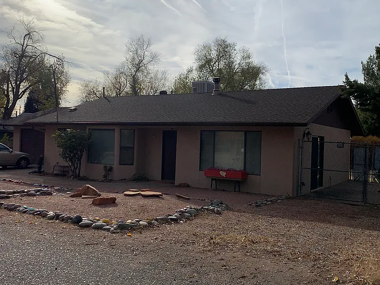 585 Sunset Ln — Photo 6