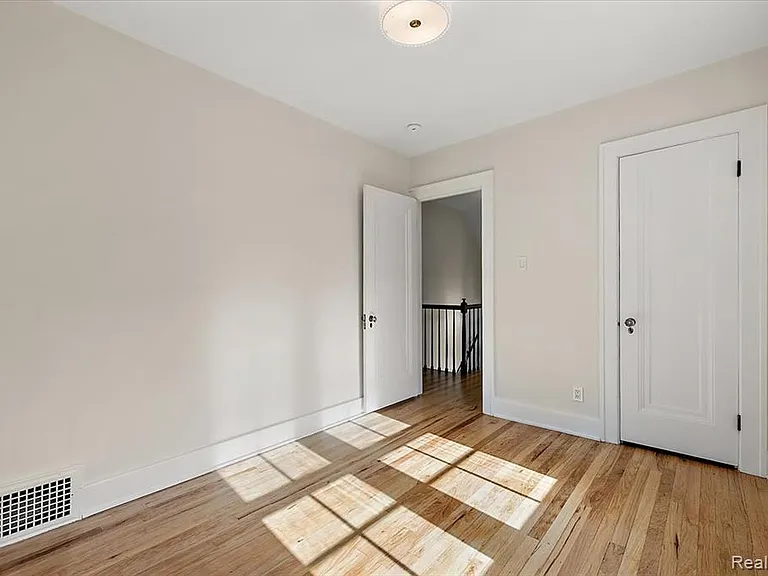 2136 Dorchester Rd — Photo 45
