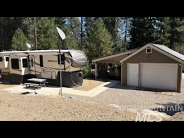 9 Shadow Ln, Garden Valley, ID 83622