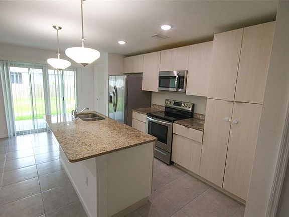 5th image of 951 San Filippo Dr SE