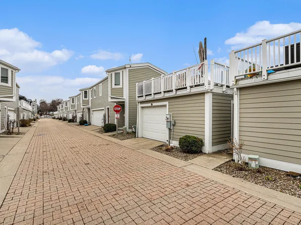 26 Harbor Isle Dr, New Buffalo, MI 49117