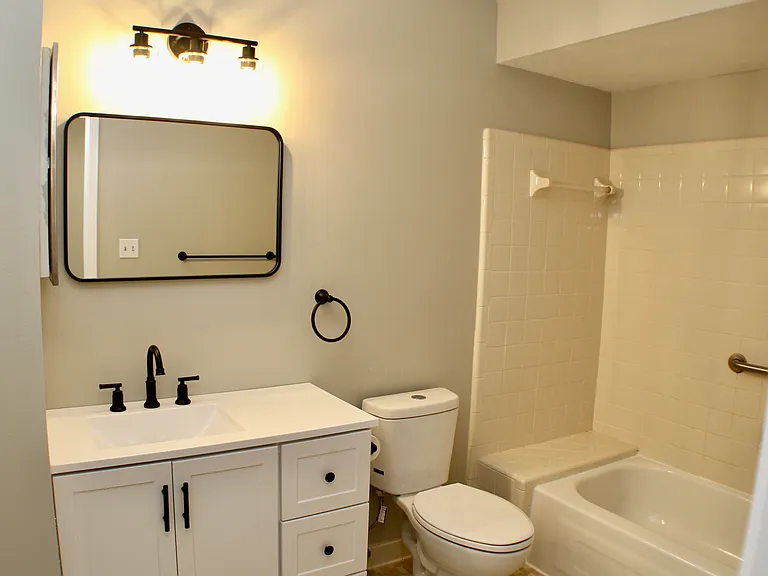 1483 Colony Dr — Photo 5